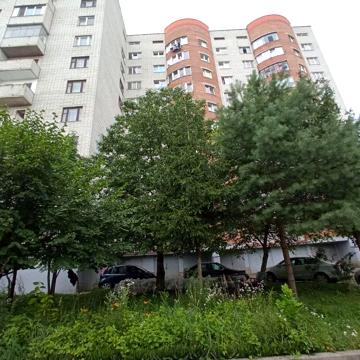 Академіка Євгена Лазаренка вул., 48