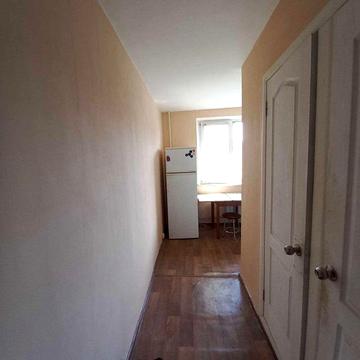 3 минуты  метро Спортивная 1к.кв. продам