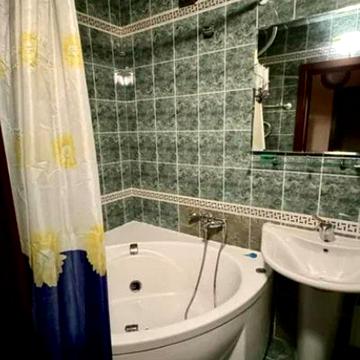 Базарна вул., 3/11