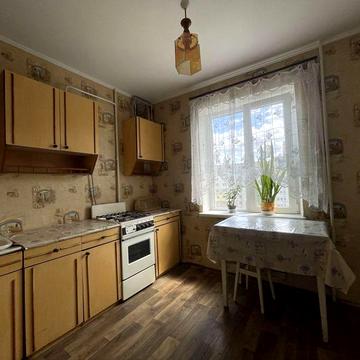 Однокімнатна квартира на середньому поверсі