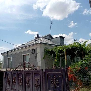 Продається гарний будинок зі зручностями в районі Пожежної частини.