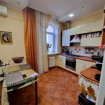 Зигіна, простора 3-х кімнатна квартира з автономним опаленням, меблями