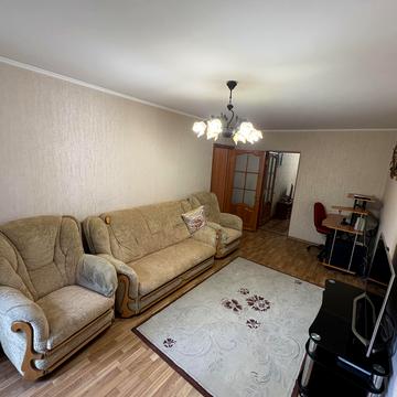 Космонавтів вул., 86