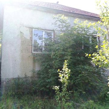 Терміново продам будинок з участком 7соток. Недалеко від центра селища
