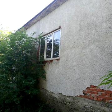 Терміново продам будинок з участком 7соток. Недалеко від центра селища