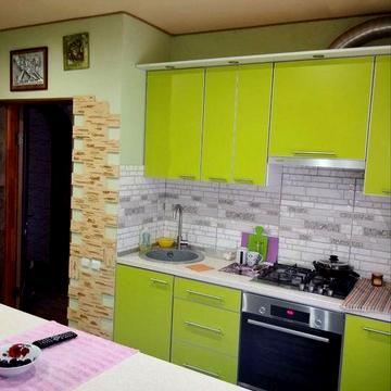 Продаж. 2-поверховий будинок з
облаштованою садибою.