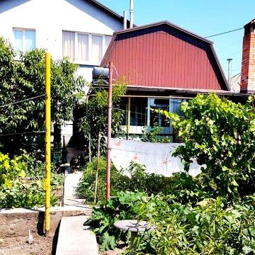 Продаж. 2-поверховий будинок з
 облаштованою садибою.