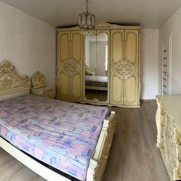 ВЛАСНИК  Продаю 4х км.  квартиру в самому центрі Продаж квартири ЦЕНТР