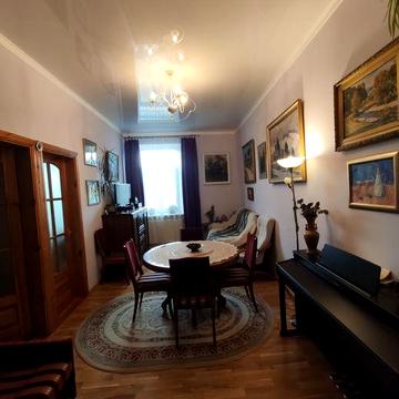 Продам 3-х кімнатну квартиру в центрі вул.Насипна