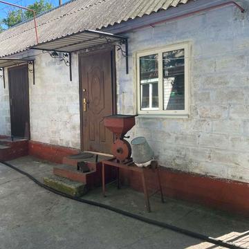 Березанівська вул. (Моріса Тореза), 1