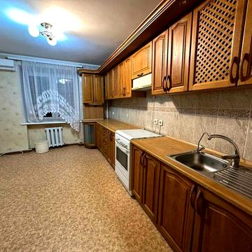 Продаж 4-х кімнатної квартири, центр! Торг!