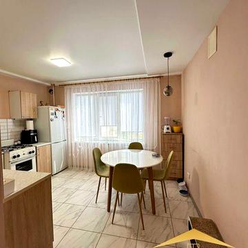 Продаж 2-к квартири на Комарова