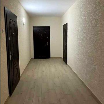 Простора квартира в зданій новобудові