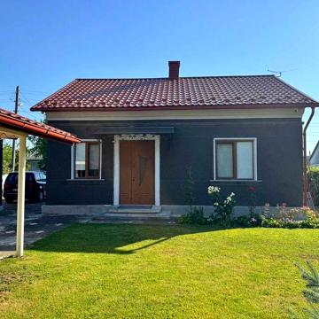 Продається будинок у місті Чернівці (Садгора) з усіма зручностями