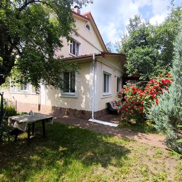 Затишний будинок в Лісовій Бучі,3 кімнати,сад