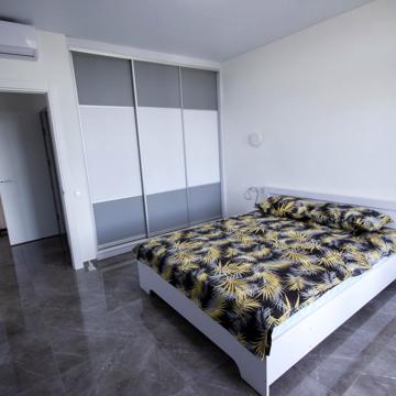 Івана Франка вул., 40 к1