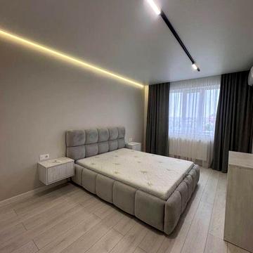 Здам шикарну 2 кімнатну в центрі 70м2