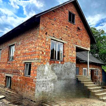 Продається будинок в селищі Глибока Чернівецької області