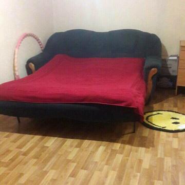 Пілотська вул., 7