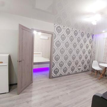 Дніпровська набережна вул., 9