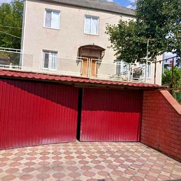 Продам 3 этажный дом в Ананьеве. Одесская область.