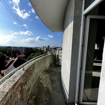Продаж простої 2 кім кварт в елітному районі вул. Сахарова