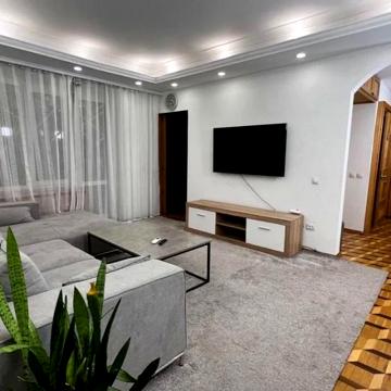 Здам гарну 4к квартиру Січеславська Набережна 37, цирк, центр