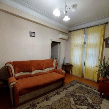 Фанатська вул., 1-А