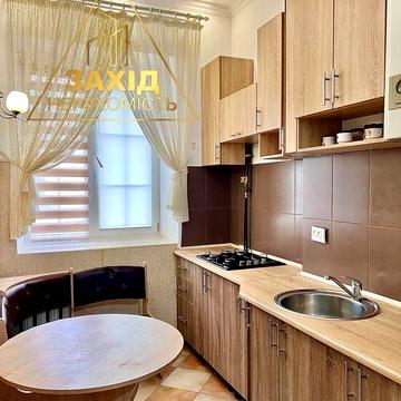 2 кімнатна у самому центрі, вул. Кривий Вал