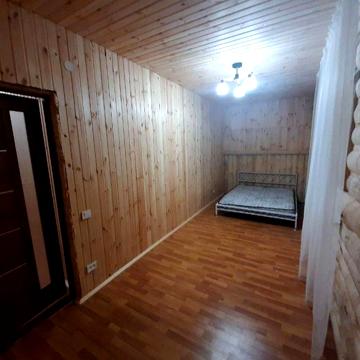 СДАМ два дома з БОМОСХОВИЩЕМ семьи комнат