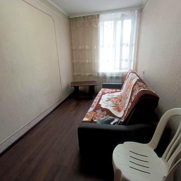 Сдам гостиночку метро Защитников Украины . Оплата помесячно.