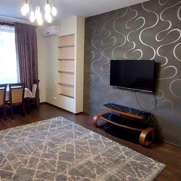 Дмитрівська вул., 75