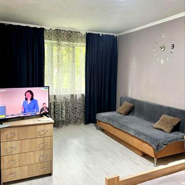 Продаж 1кім в центрі перемоги 45 власник