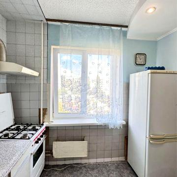 4-кімнатна біля 17-ї школи - по окремій кімнаті кожному з родини
