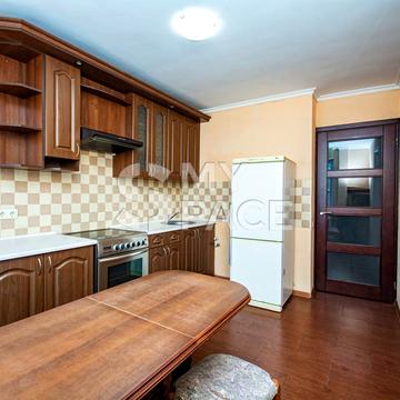 Дарницький бульв., 8