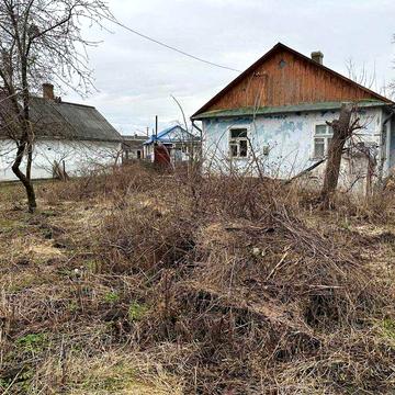 Будинок неподалік Рівного з виглядом на озеро