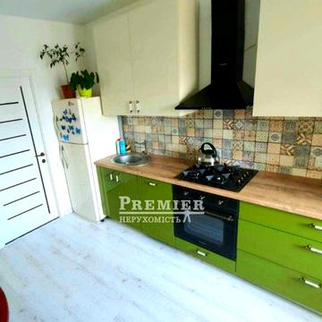 Єродвушка з новим сучасним ремонтом біля моря.