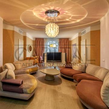 Шота Руставелі вул., 44