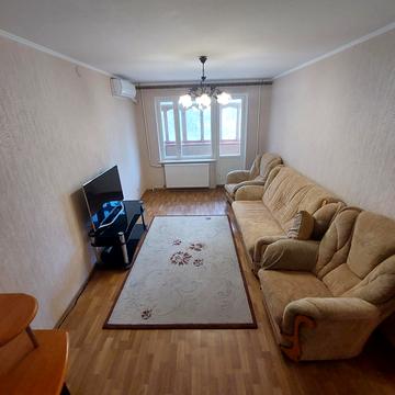 Космонавтів вул., 86
