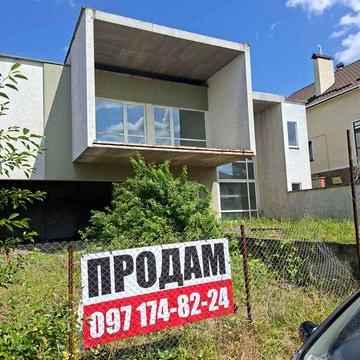 Продається будинок в престижному районі міста