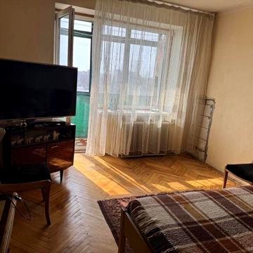 Продаж 2 кім. квартири вул. В. Великого.