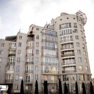 Продаж простої 2 кім кварт в елітному районі вул. Сахарова