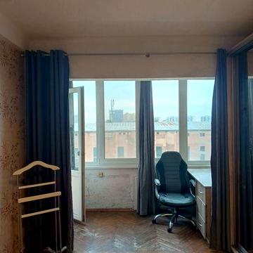Продам квартиру біля ст.м Лівобережна. Можна разом з гаражем