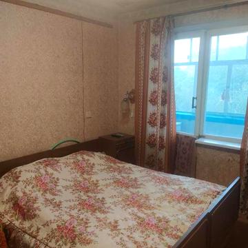 Продається квартира трьох кімнатна в центрі
