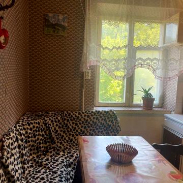 Пироговська вул., 27