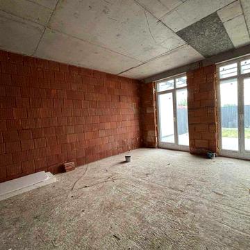 Продам трирівневий будинок, міські комунікації, чудова якість.