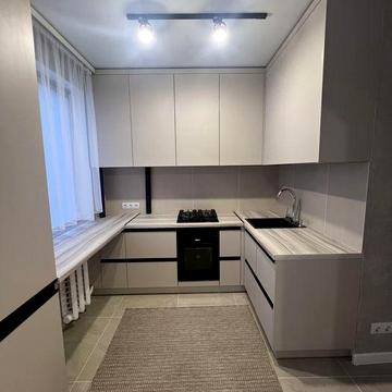 Продам 3 кімнатну квартиру по вулиці Співдружності 32 .