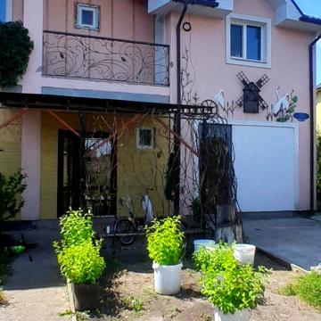Озерна вул., 8