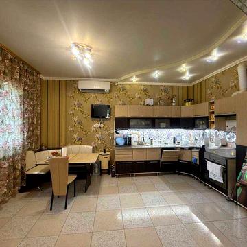 Продається затишний сімейний будинок у Піщанці