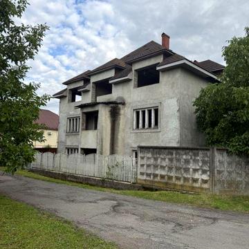 Продається будинок і 30 сот землі